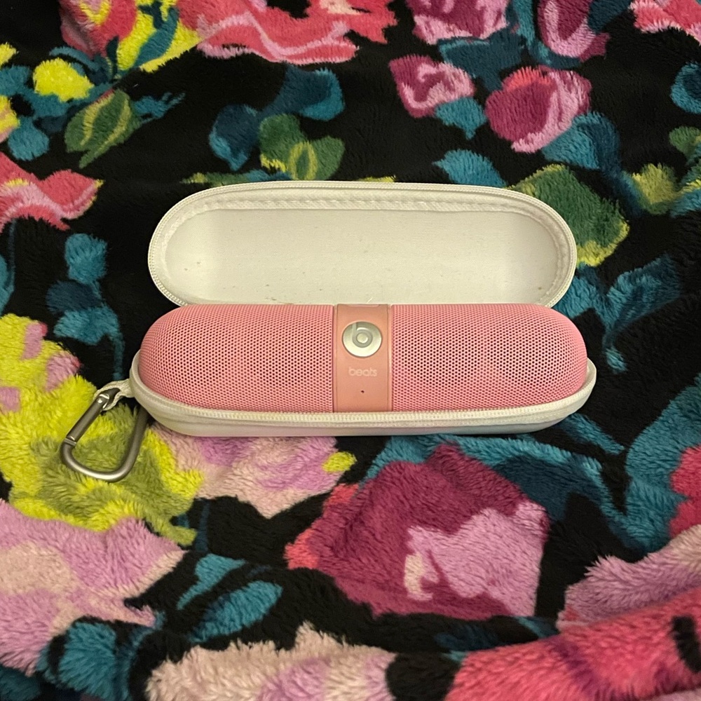 Pink Beats pill speaker.
